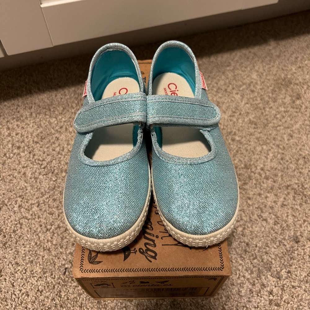Cienta Mary Janes toddler girl. Size 28